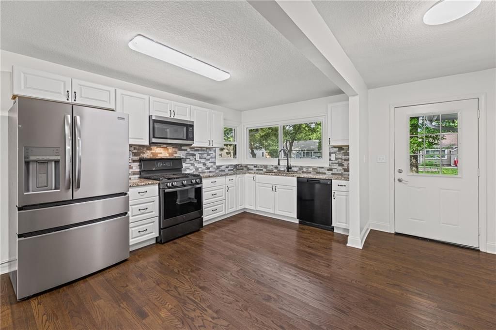 612 S Sherman Avenue — photo 2
