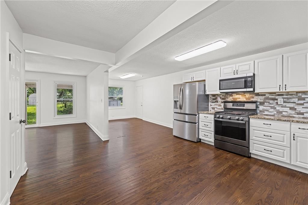 612 S Sherman Avenue — photo 4