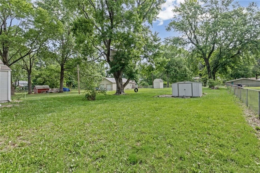 612 S Sherman Avenue — photo 33