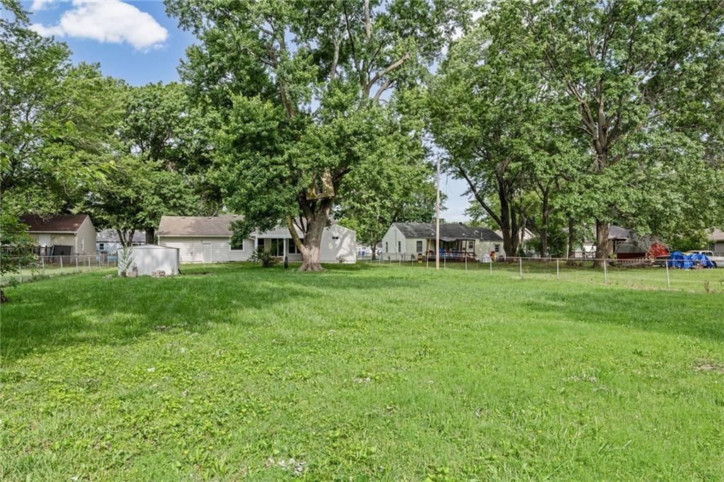 612 S Sherman Avenue — photo 38