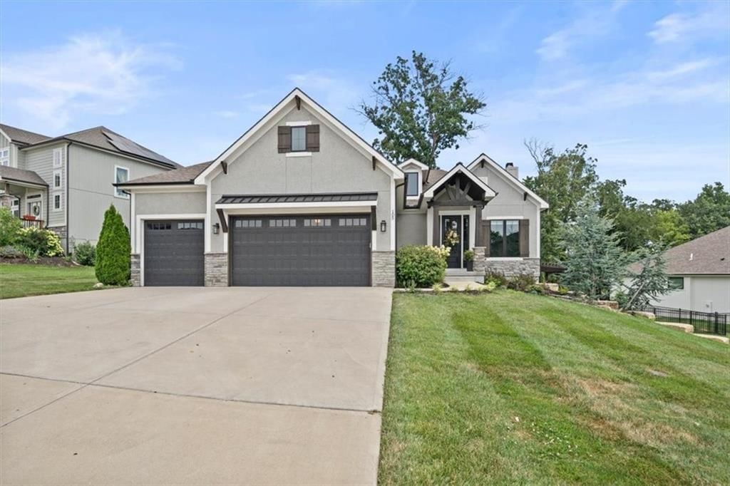 105 NW Ambersham Drive — photo 1