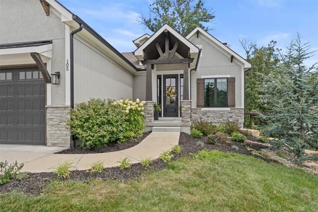 105 NW Ambersham Drive — photo 2