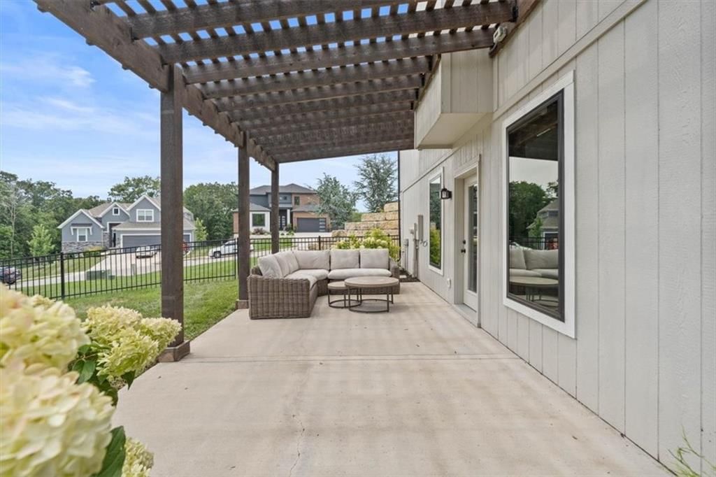105 NW Ambersham Drive — photo 31