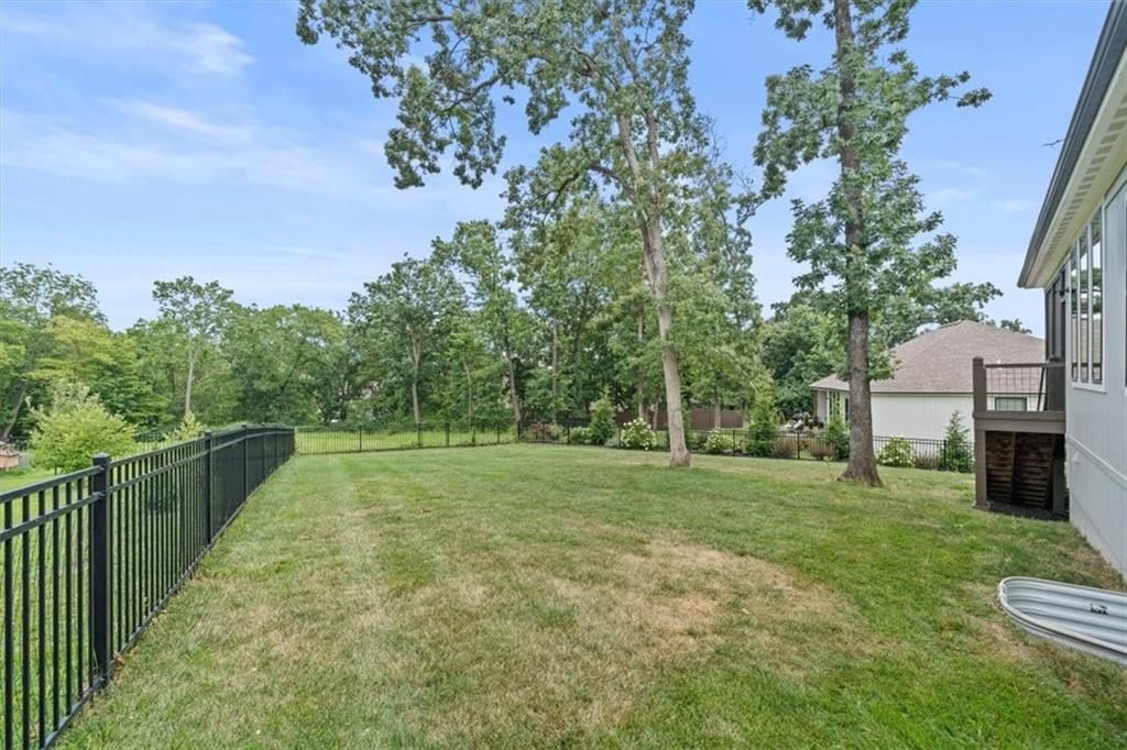 105 NW Ambersham Drive — photo 33