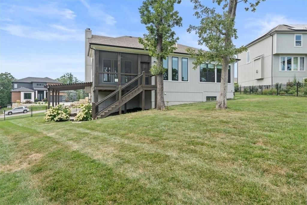 105 NW Ambersham Drive — photo 34