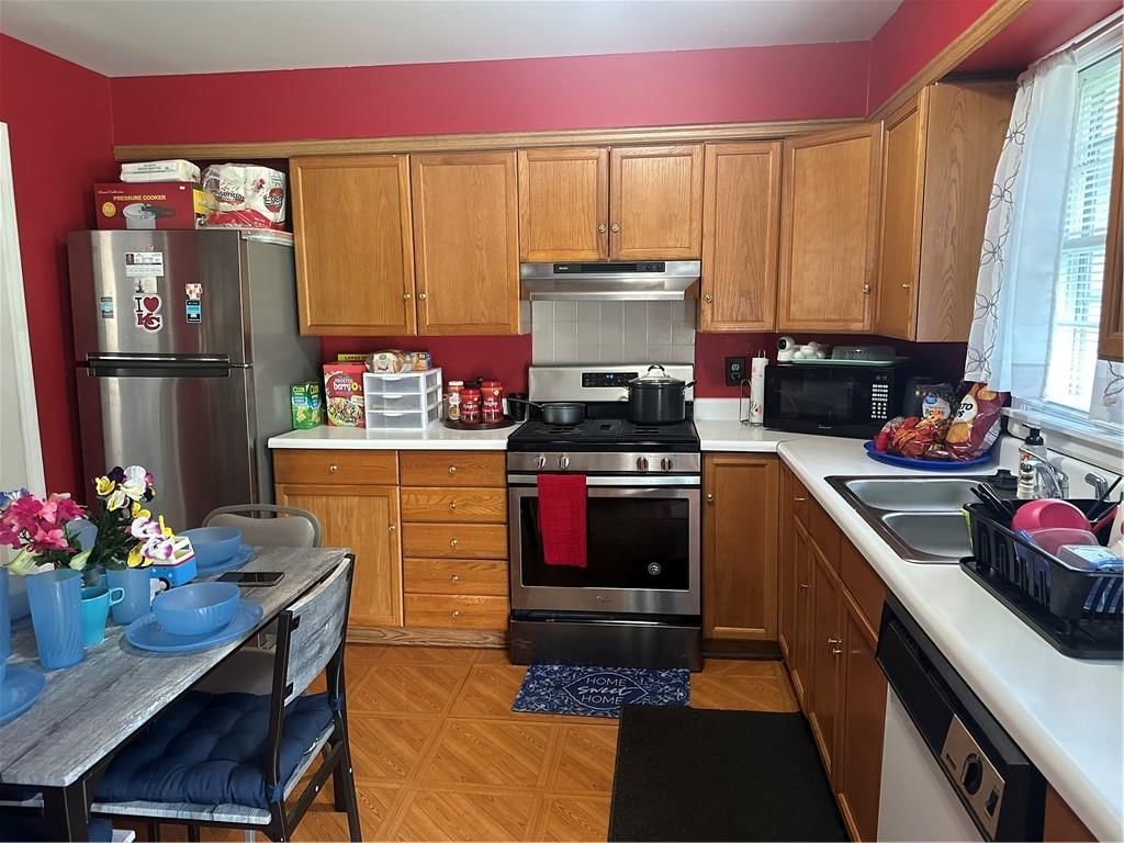8602 Winchester Avenue — photo 3