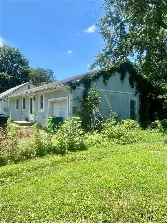210 N BATES Avenue — photo 22