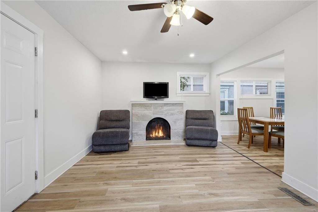 2404 Denver Avenue — photo 3