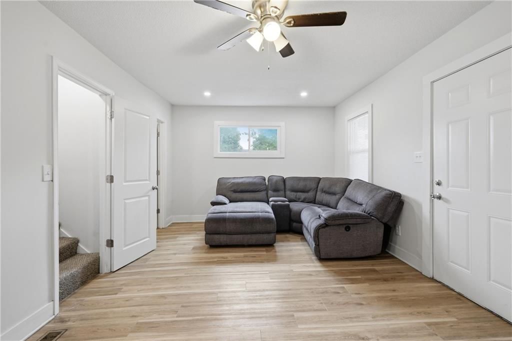 2404 Denver Avenue — photo 4