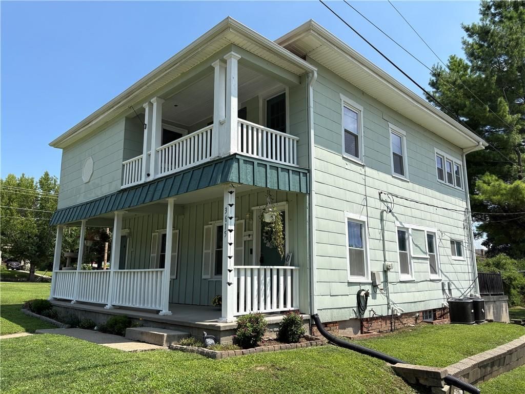 3615/5 Clark Street — photo 2