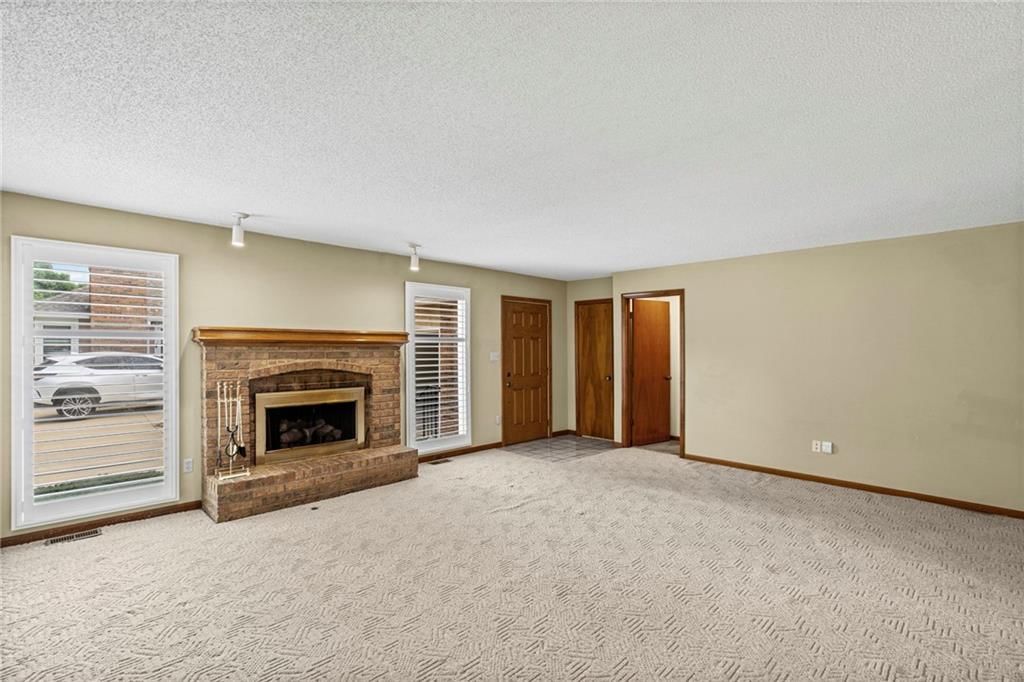10915 W 98TH Street — photo 8