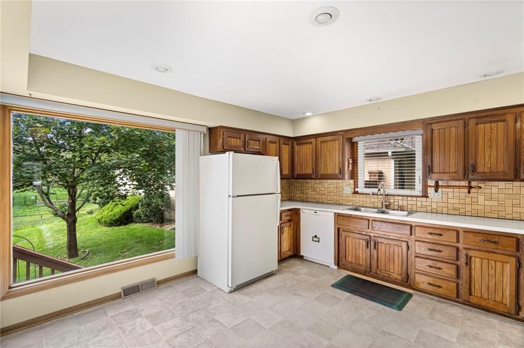 10915 W 98TH Street — photo 12
