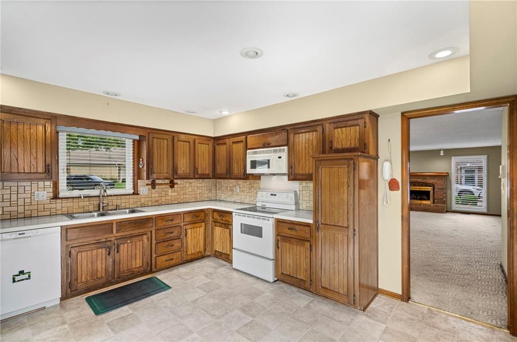 10915 W 98TH Street — photo 13