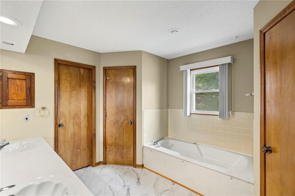 10915 W 98TH Street — photo 18