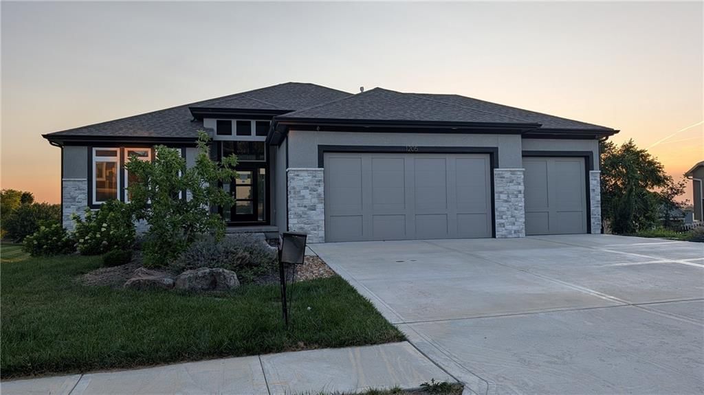 1205 Hampton Drive — photo 1