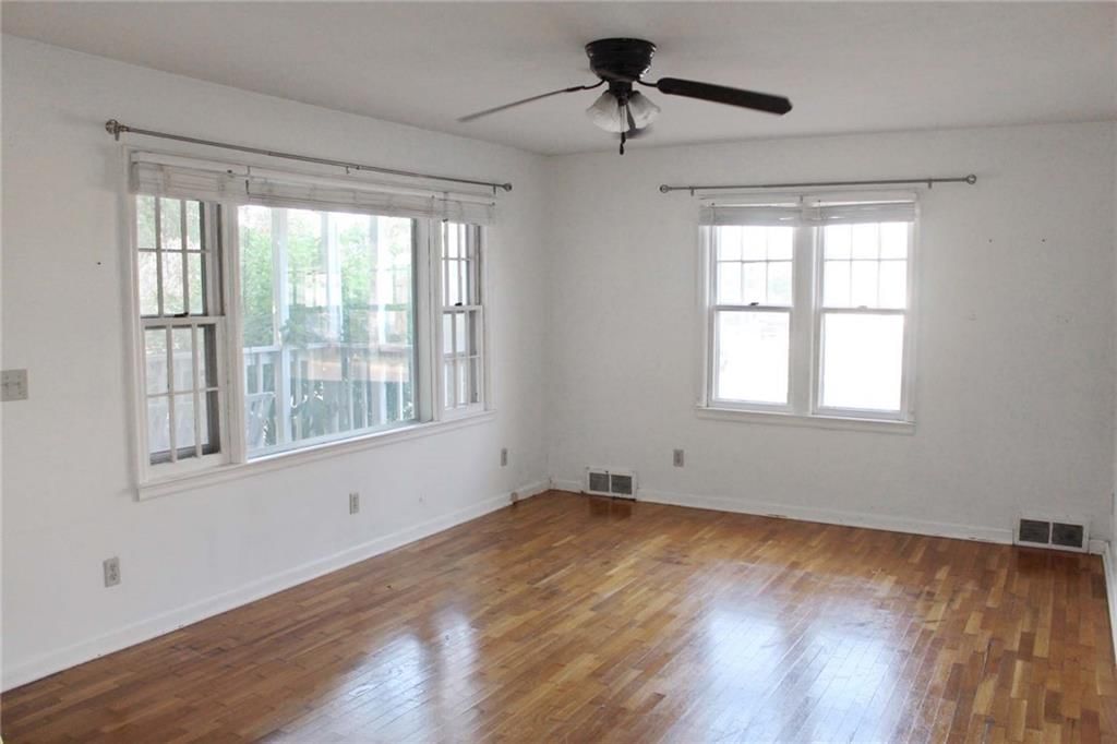 601 W Broadway Street — photo 8