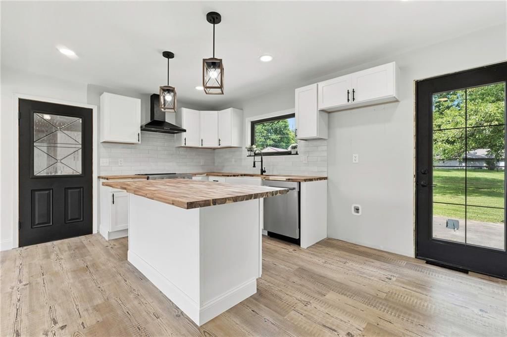 2103 Jil Street — photo 10