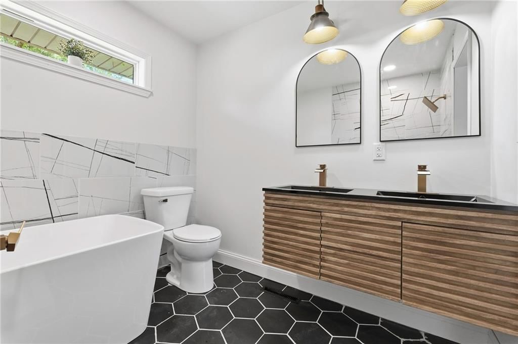2103 Jil Street — photo 17