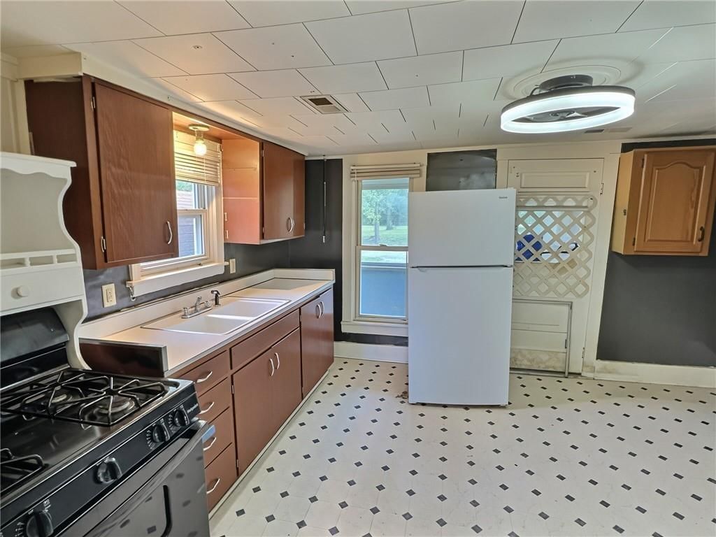 223 W Marshall Street — photo 5