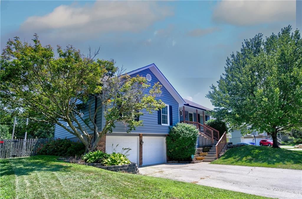 1231 NE DEERBROOK Circle — photo 2