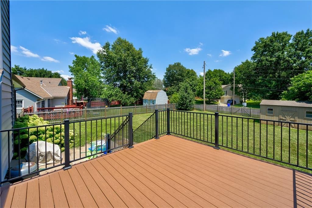 1231 NE DEERBROOK Circle — photo 3