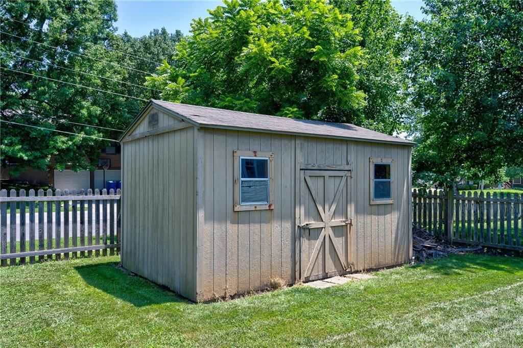 1231 NE DEERBROOK Circle — photo 4