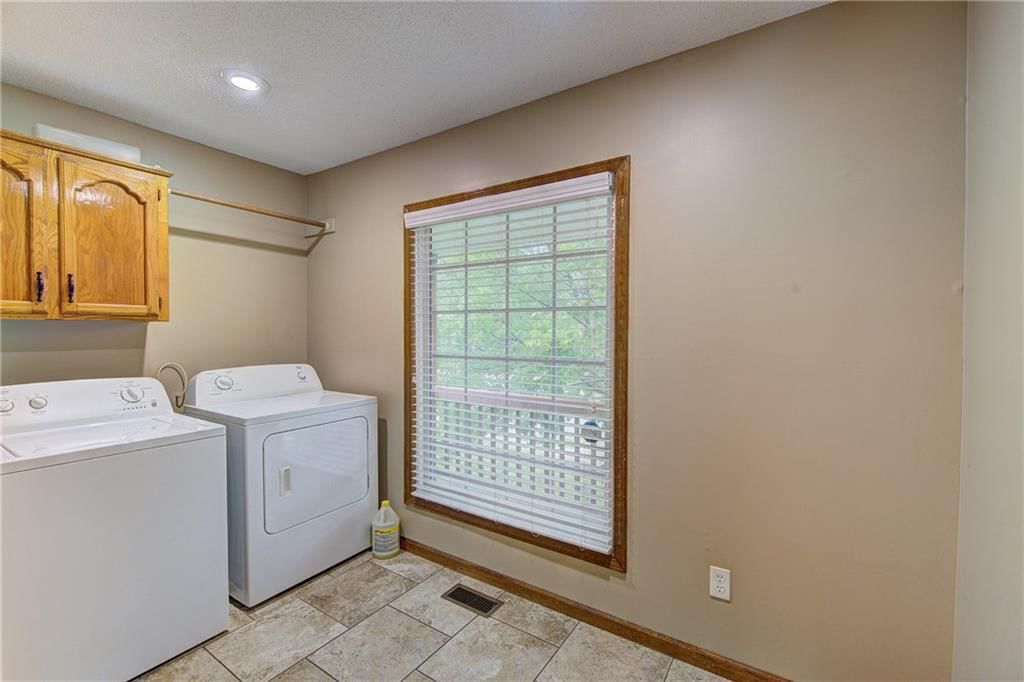 1231 NE DEERBROOK Circle — photo 10