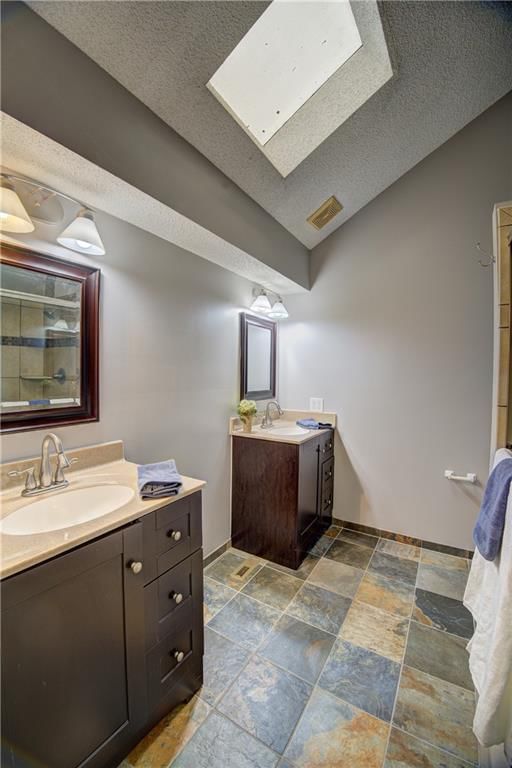 1231 NE DEERBROOK Circle — photo 16