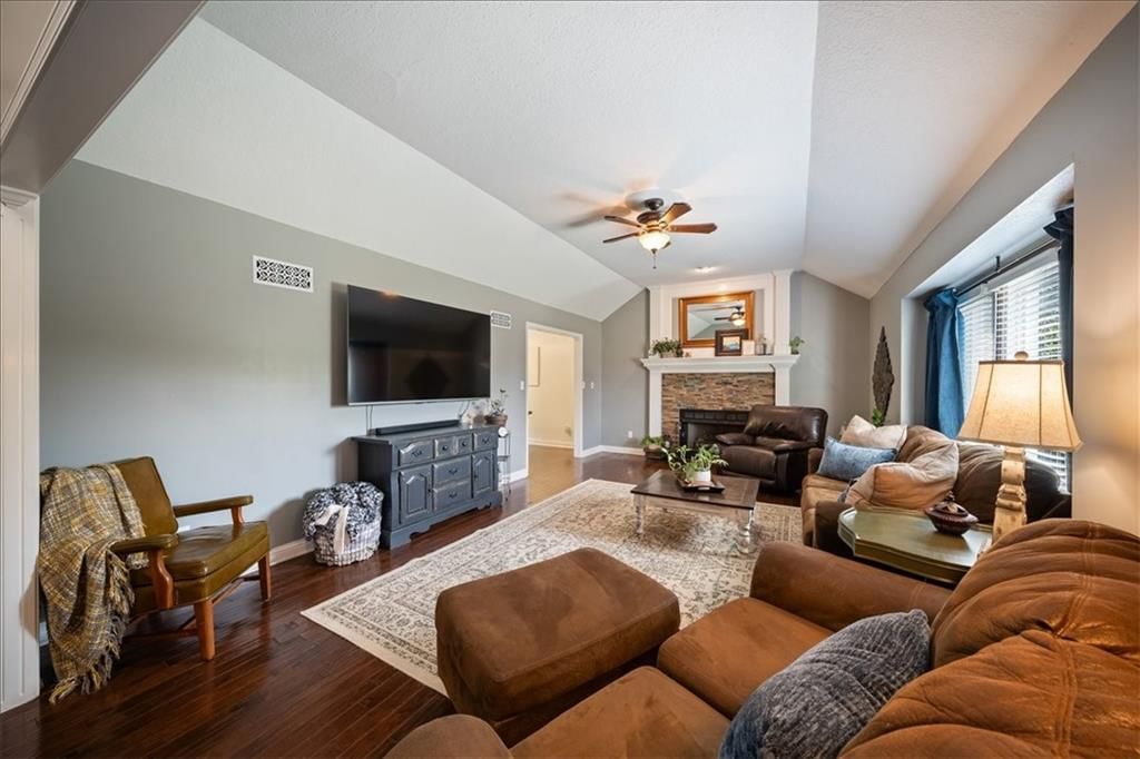 502 Sugarland Drive — photo 3