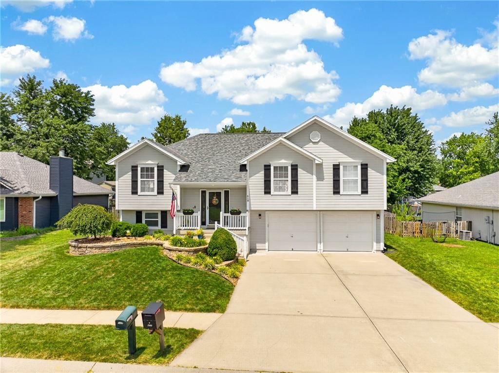 618 SW Gateway Drive — photo 3