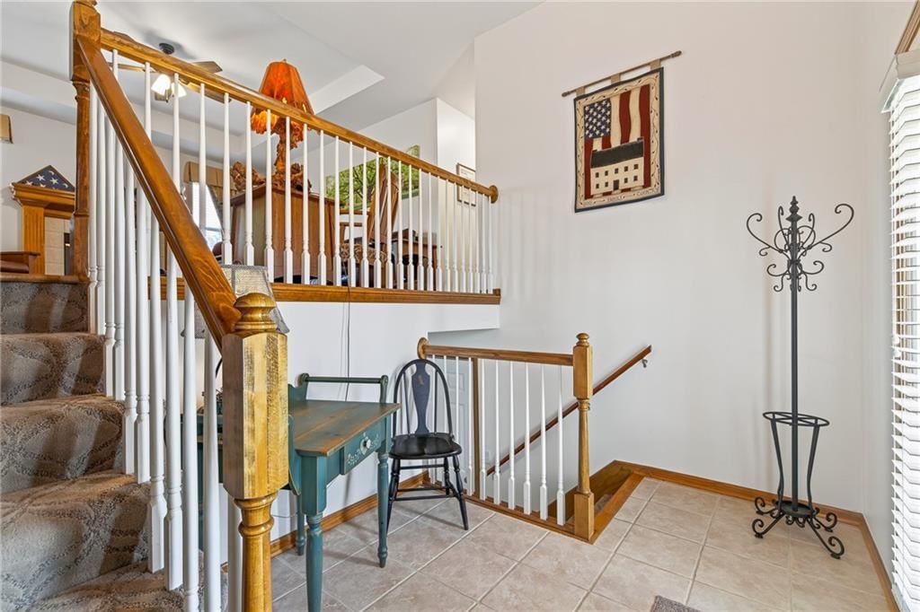 618 SW Gateway Drive — photo 6
