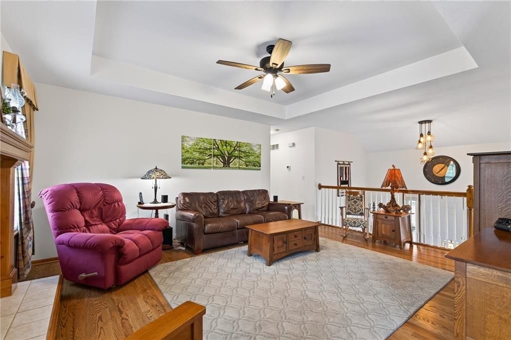 618 SW Gateway Drive — photo 8