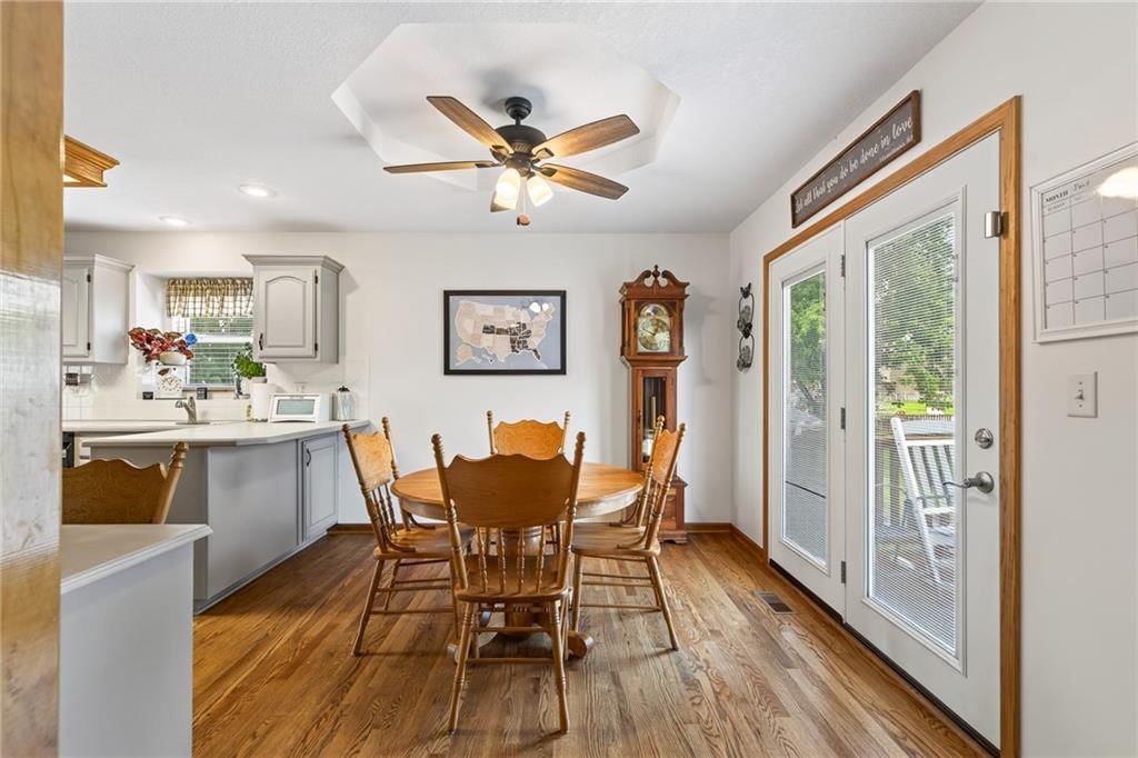 618 SW Gateway Drive — photo 10
