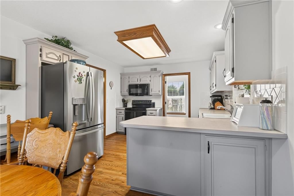 618 SW Gateway Drive — photo 12