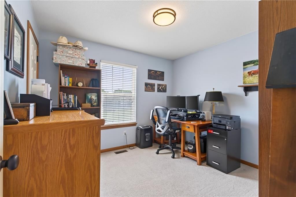 618 SW Gateway Drive — photo 21
