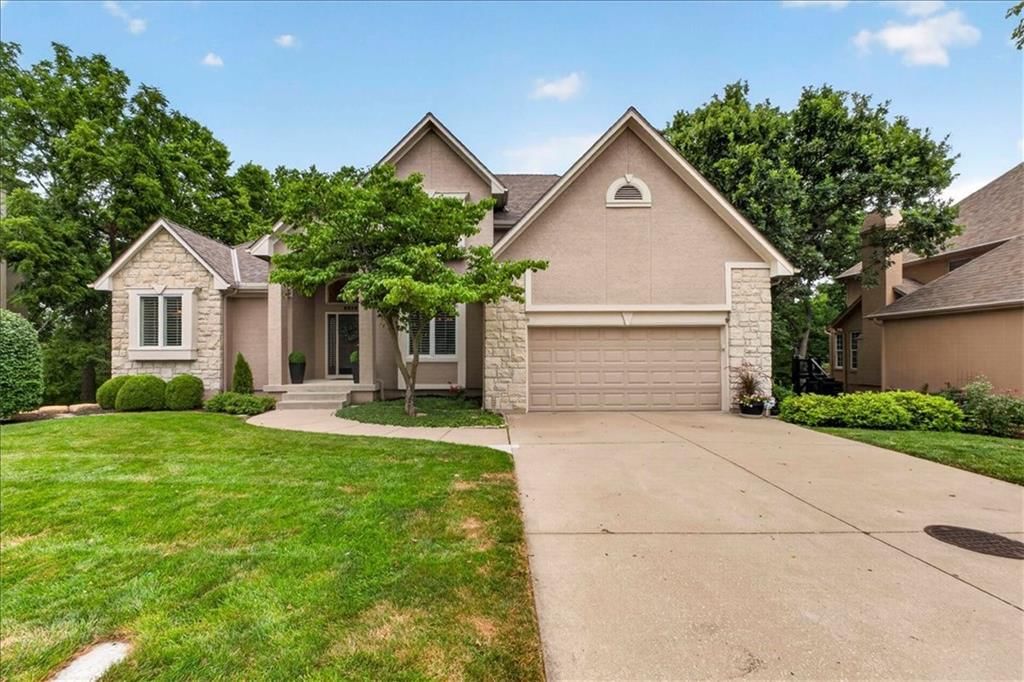2216 SW Waterfall Drive — photo 1