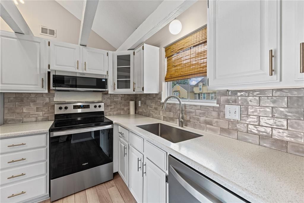 8023 Halsey Street — photo 9