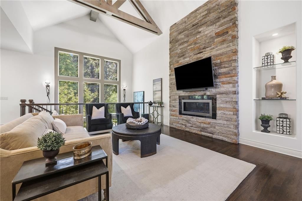 6119 Southlake Drive, Parkville, MO