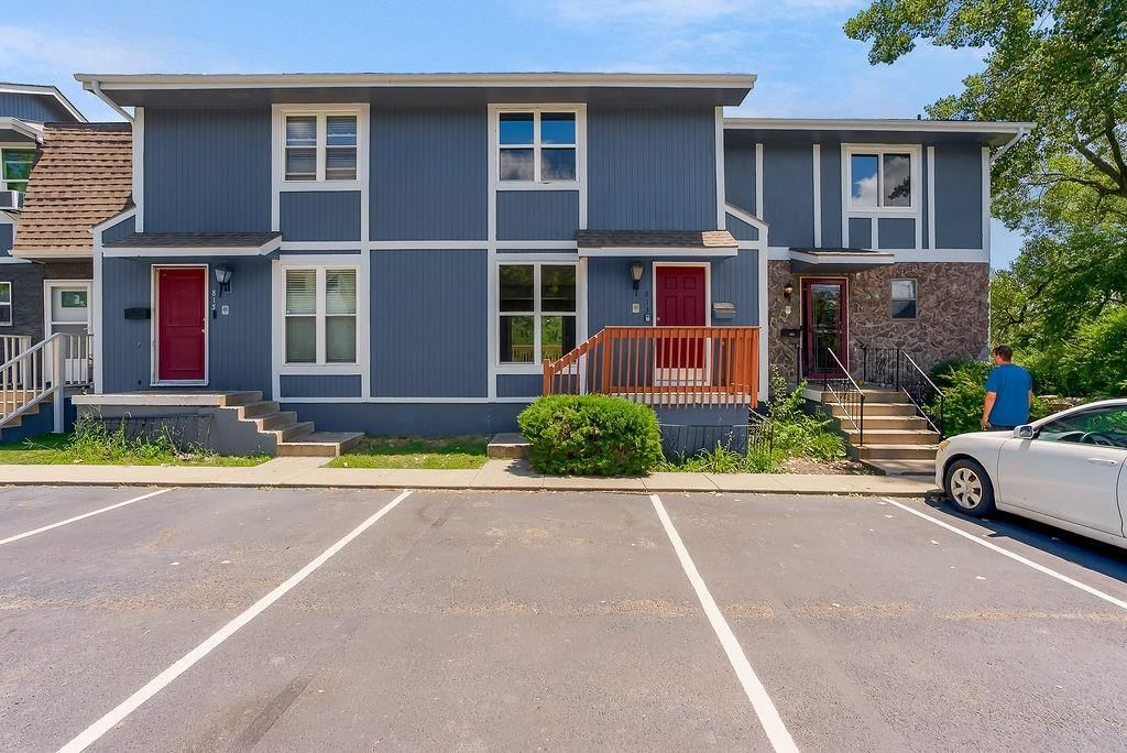 813 Lakeview Drive — photo 1
