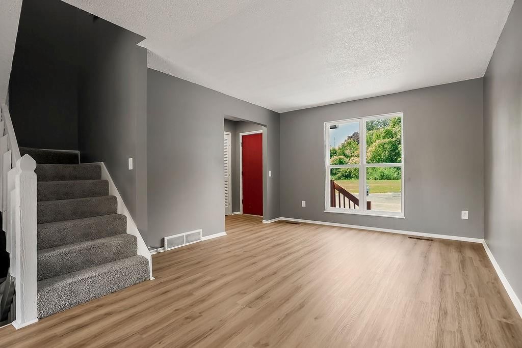 813 Lakeview Drive — photo 4