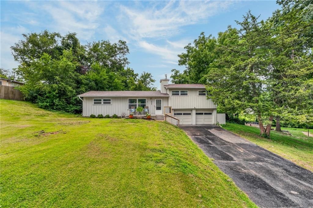 6922 NW 68th Terrace, Kansas City, MO: listing photo 3