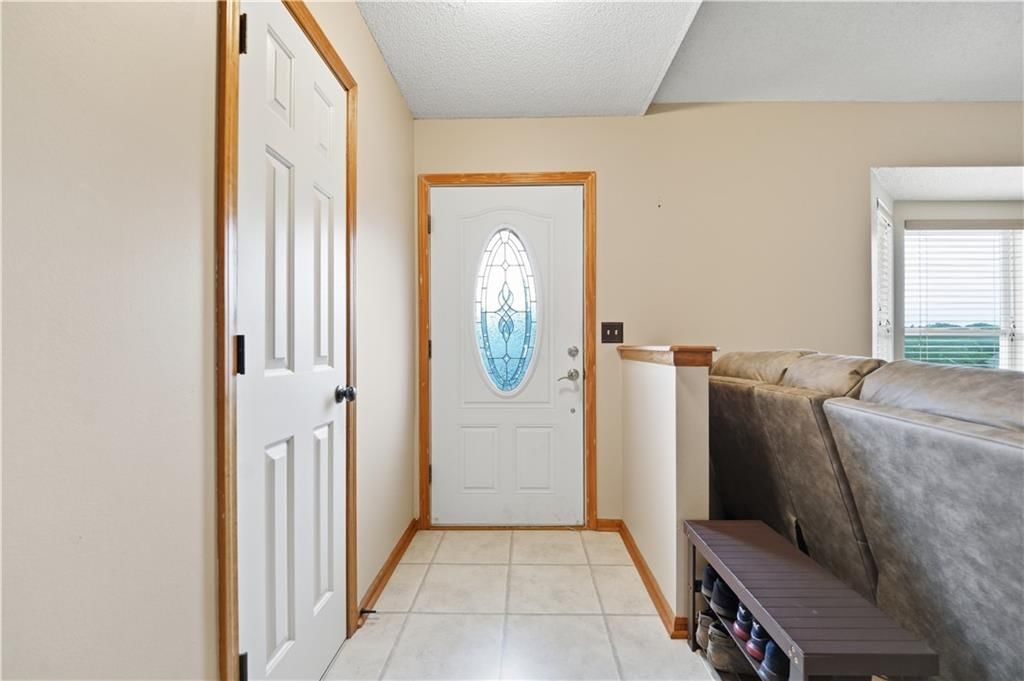 2136 SW Sterling Drive — photo 3