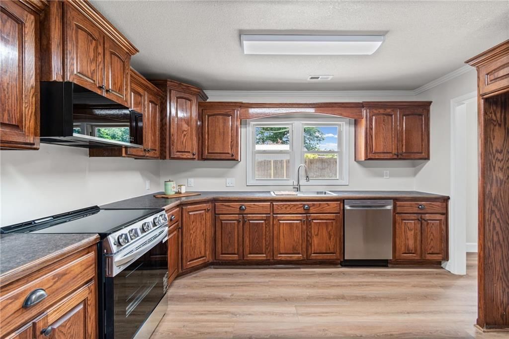 1101 Wellington Street — photo 11