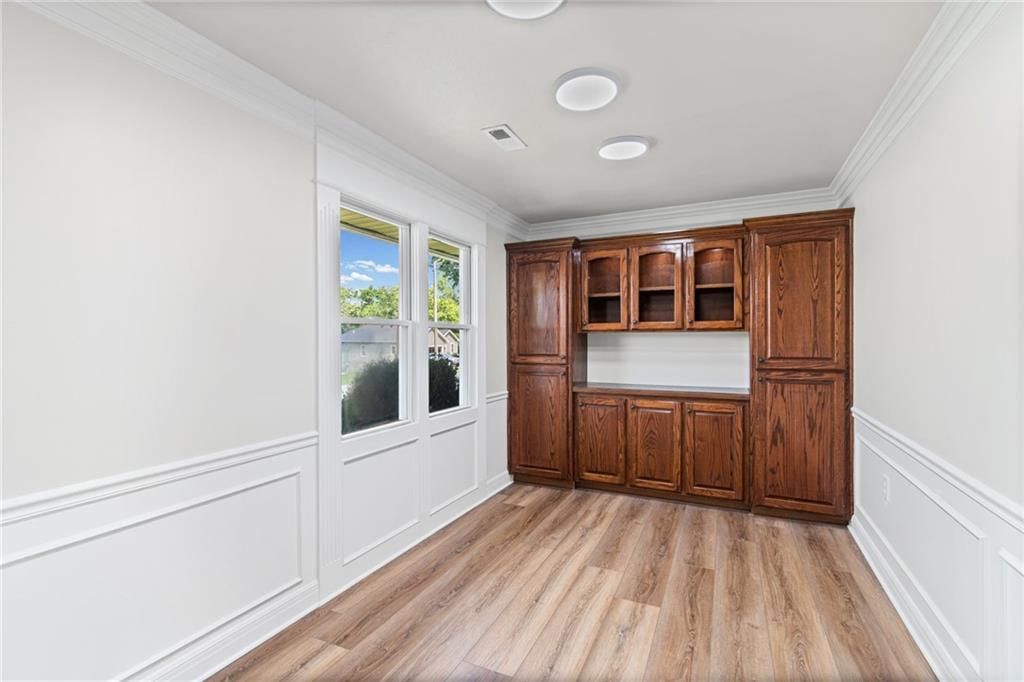 1101 Wellington Street — photo 14
