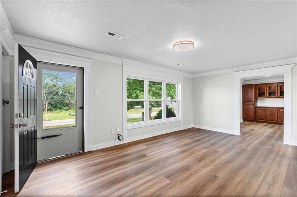 1101 Wellington Street — photo 16