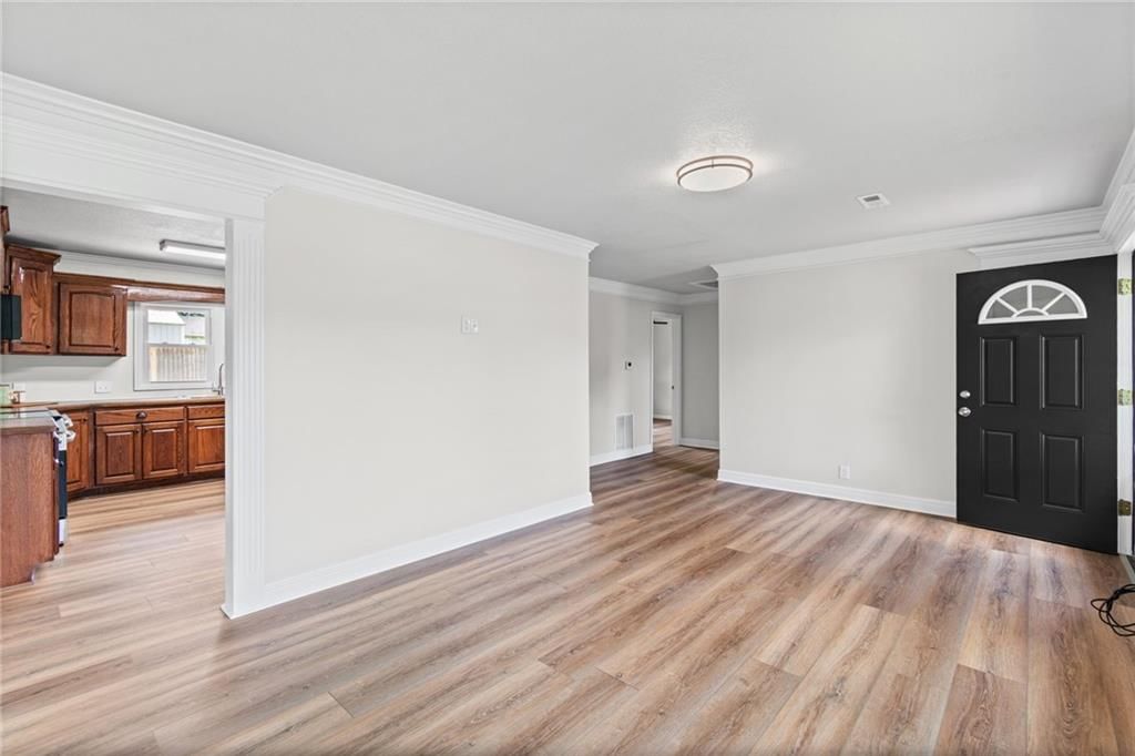 1101 Wellington Street — photo 17