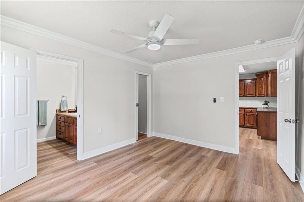 1101 Wellington Street — photo 19