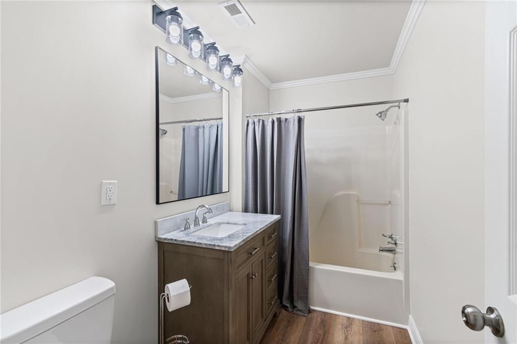 1101 Wellington Street — photo 23
