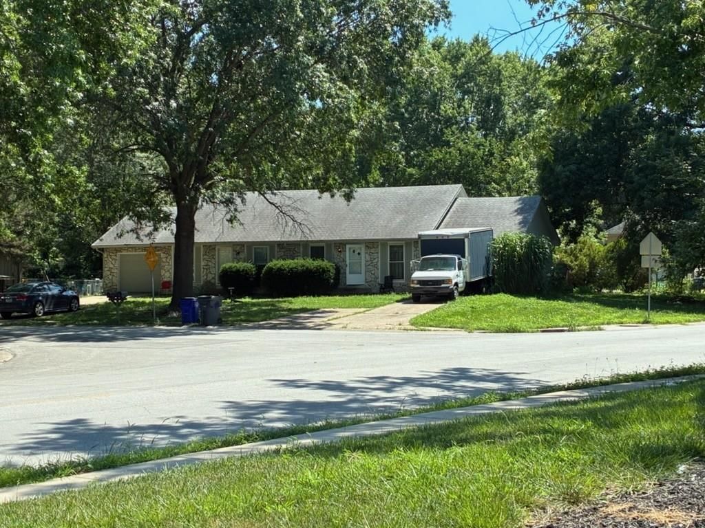 1501 E Haven Lane — photo 1