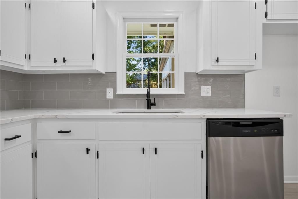 5704 Ewing Avenue — photo 14